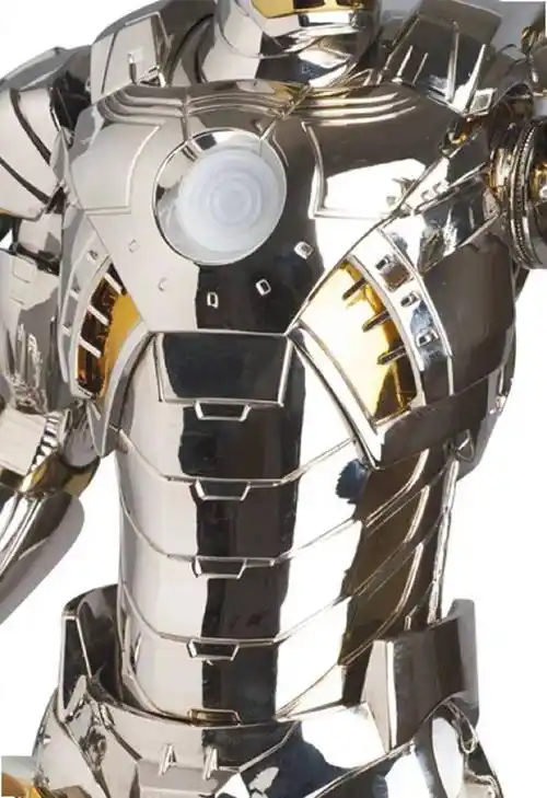 此番,medicom toy 携手空山基打造钢铁侠金属雕塑.
