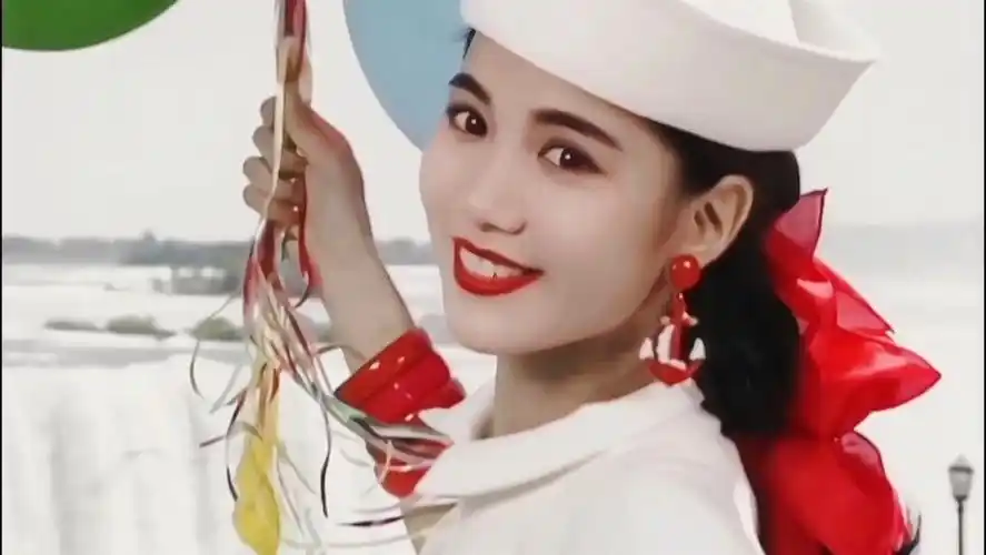 这个视频告诉你18岁的袁咏仪颜值到底有多绝