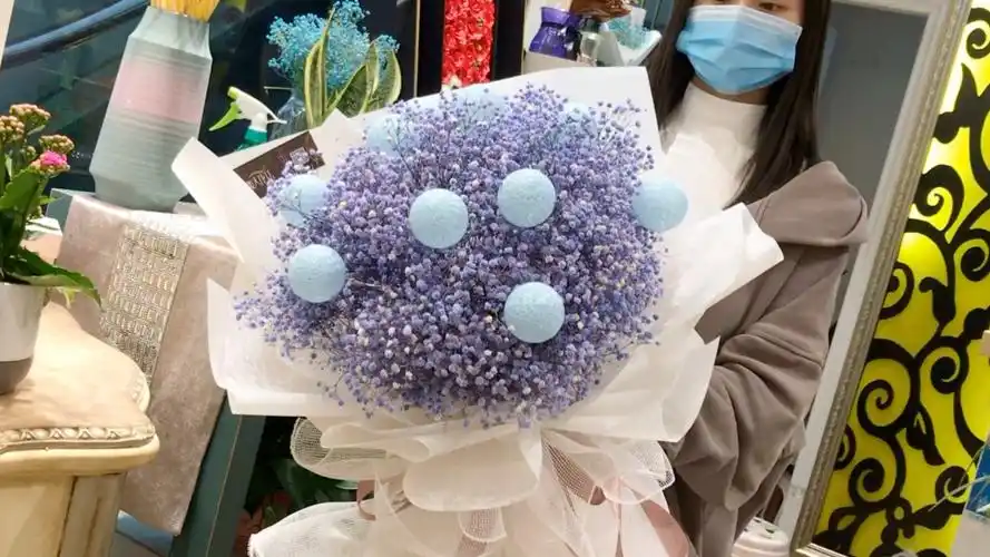 我携满天星辰赠予你,仍觉满天星辰不及你