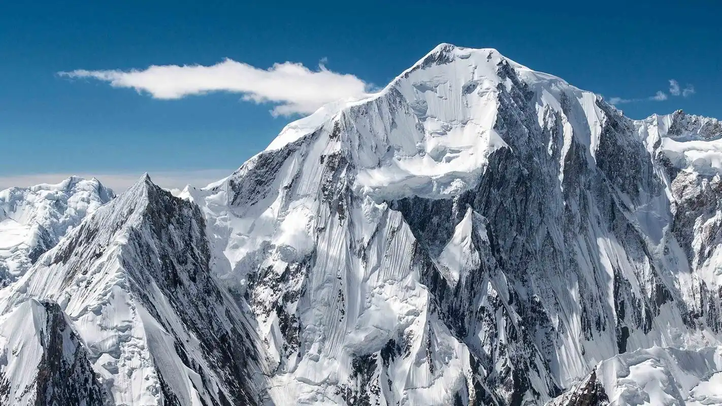 冬季壮丽雪山唯美高清桌面壁纸