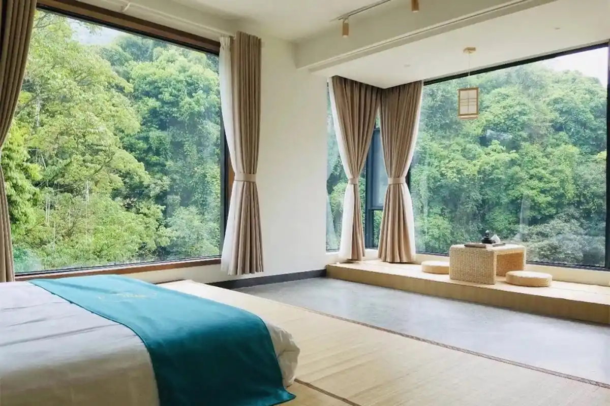 临水照花崖伴葱木静待倦鸟归巢 受青城山眷顾,天国寺庇佑,临水照花,崖