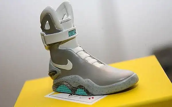 耐克回到未来一双鞋80万