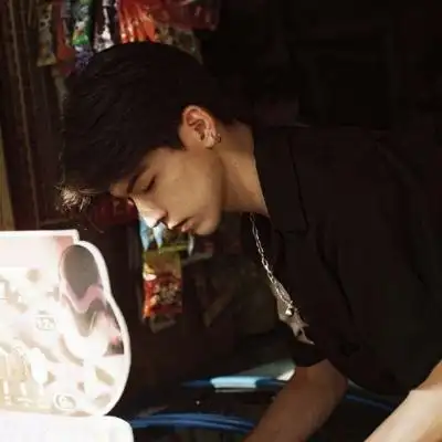 微信头像男生成熟稳重溺毙优质帅气高冷风魅力跟恶鬼猜拳搁地狱长眠