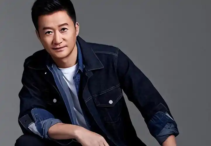 回顾吴京22岁到49岁从小鲜肉到百亿影帝铁血硬汉的艰辛之路