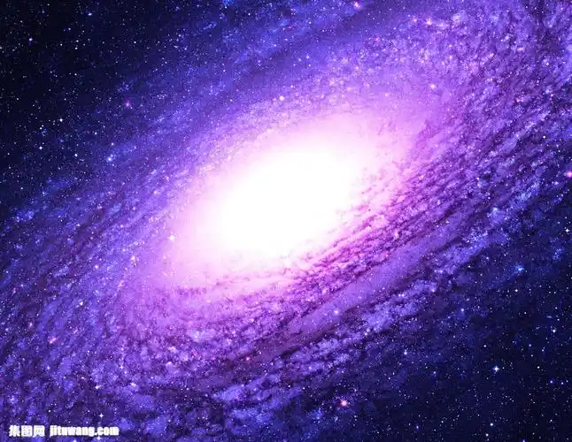 美丽紫色银河系图片