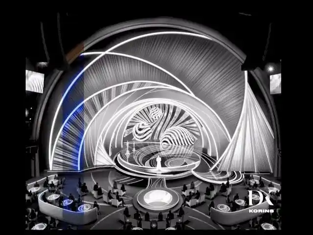 著名设计师david korins回归担纲场景设计兼创意总监,其此前曾设计了