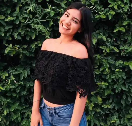 墨西哥少女中的"萝莉风"多元素裙类穿搭遮肉显高挑_女人_风格_苏梅尔