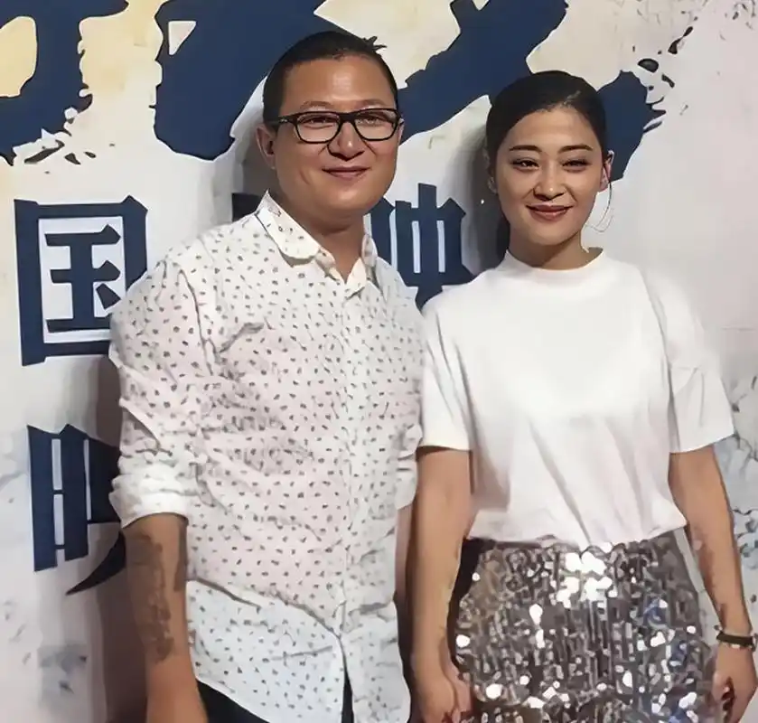 当年,梅婷突然害羞的对秦昊说:"完蛋了,我爱上咱剧组的摄影师曾剑了