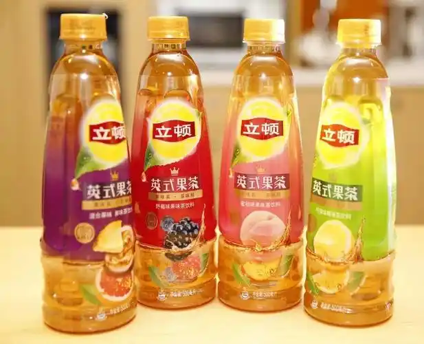 即使身处平凡的工作生活中,喝一口立顿英式果茶也能邂逅不一样的惊喜