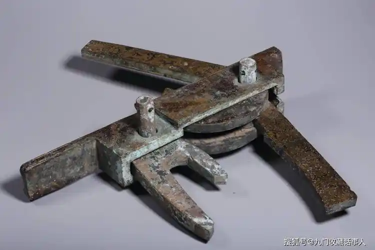 汉代铜嵌金银弩机