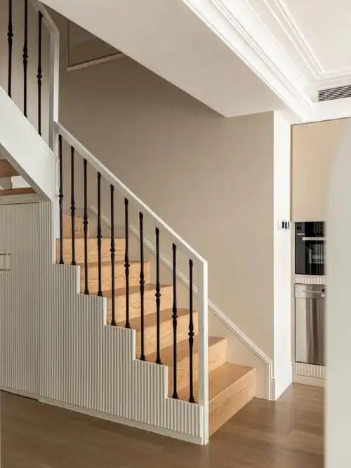 复古铁艺楼梯承载着每天的优雅与仪式00