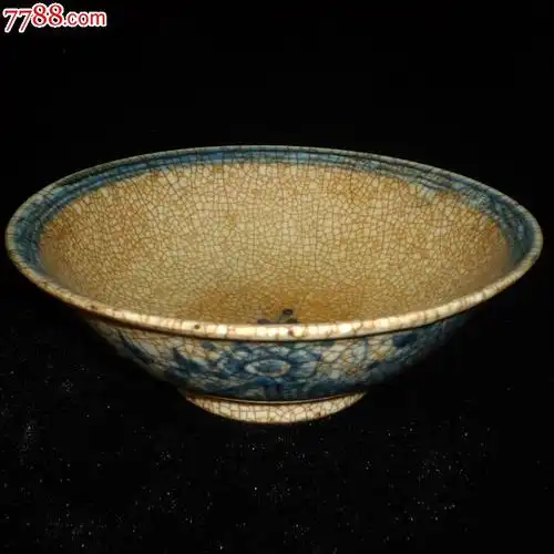 清早期青花小开片花卉大碗