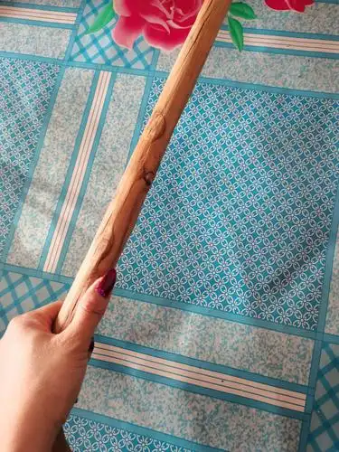 告诉你个秘密认真的样子来源于图片中的这个手中的这个大棍子哈哈哈!