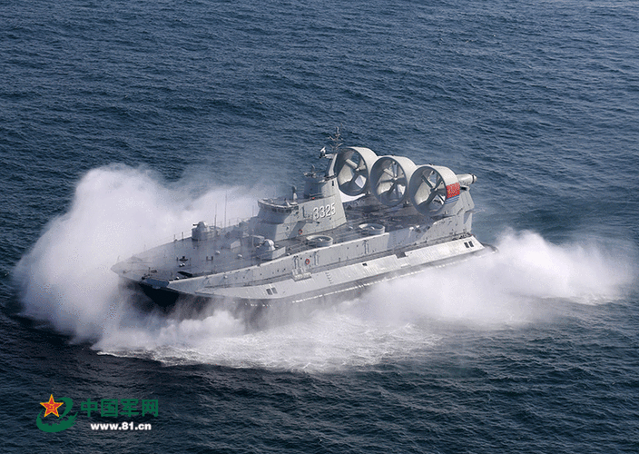 中国海军新型气垫登陆艇