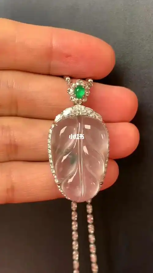飘翠冰叶子吊坠豪华大气镶嵌款式