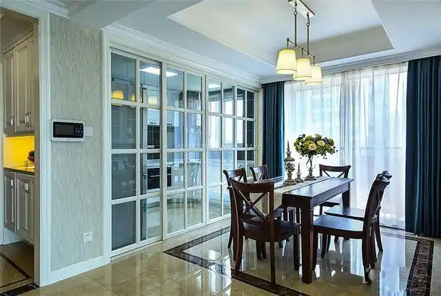 其中厨房隔断造型显的最为重要,作为开放式厨房的首选,厨房隔断造型