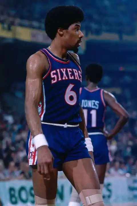 "j博士"朱利叶斯-欧文入选联盟历史76大巨星,一起来盘点欧文生涯十大