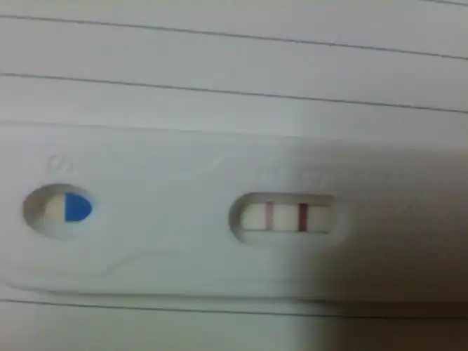 我想问一下验孕棒一深一浅是怀孕了还是没有呢?有图!可以追加悬赏!