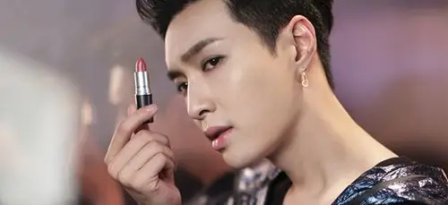 【张艺兴代言的mac子弹头口红】