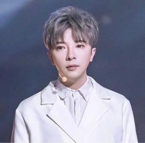 萧忆情伦桑事件回顾他年龄多大