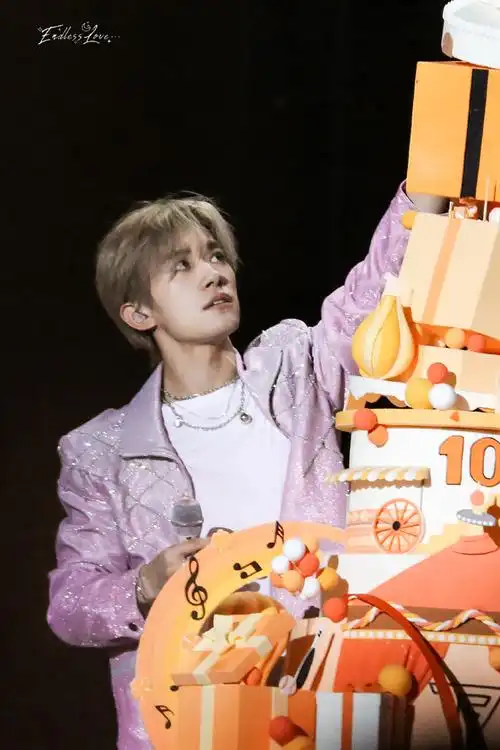 易烊千玺超话#易烊千玺十稔终章皆成序#甜甜的蛋糕 甜甜的你@tfboys