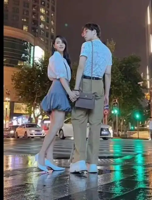 伊能静跟前夫庾澄庆育有一子庾恩利(原名庾翰睿,外国名字哈利),2015年