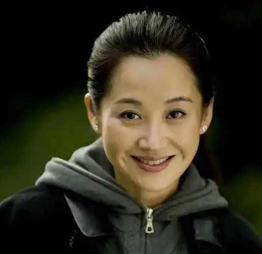 她的一些早期作品包括电视剧和低成本电影,虽然知名度不高,但开始因其