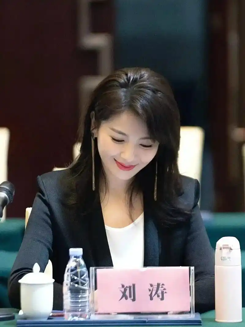 刘涛汉族,江西南昌市人内地影视女演员歌手#支持抖音传播正能 - 兑趑