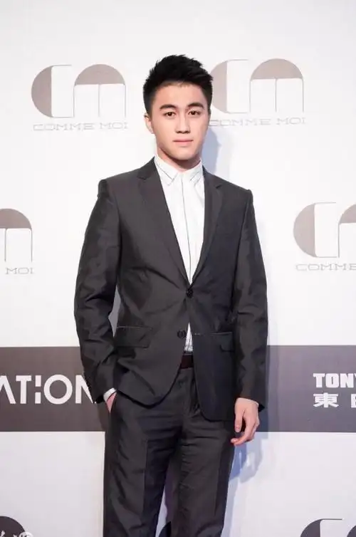 赌王儿子何猷君的求学与奋斗,哪三大方面值得学习?