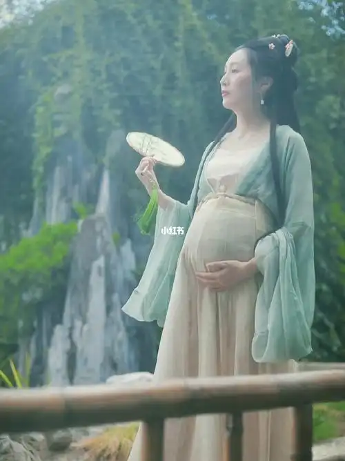 7个月了拍一次汉服孕妇照