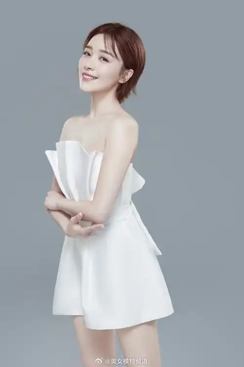 阚清子白色优雅美丽迷人__财经头条