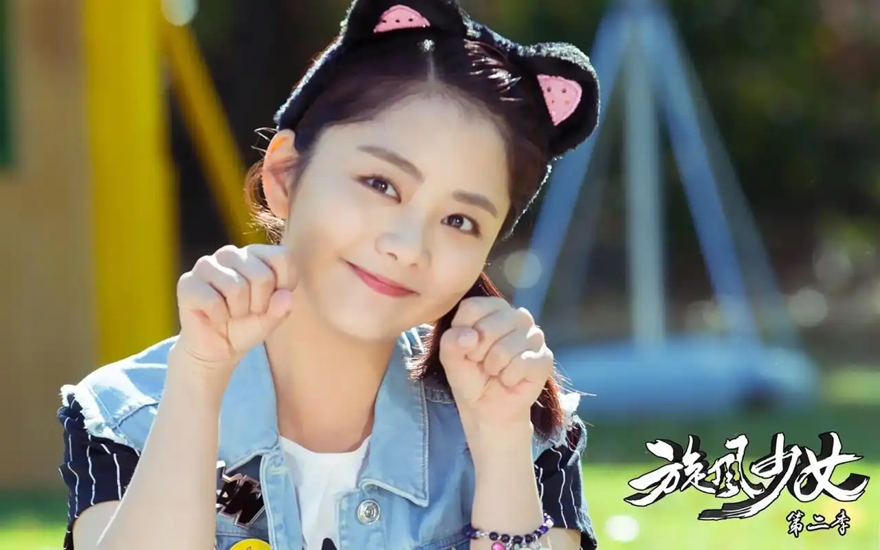 《旋风少女》晓莹可爱黑猫剧照高清壁纸