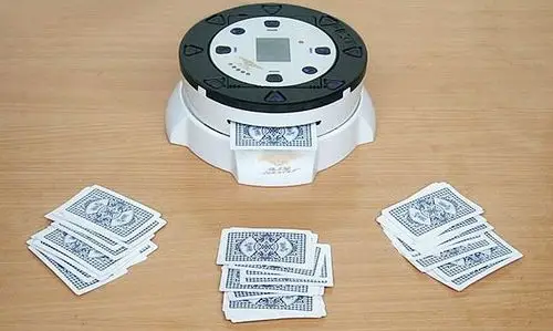 这才是神器!扑克自动发牌机问世!还防作弊