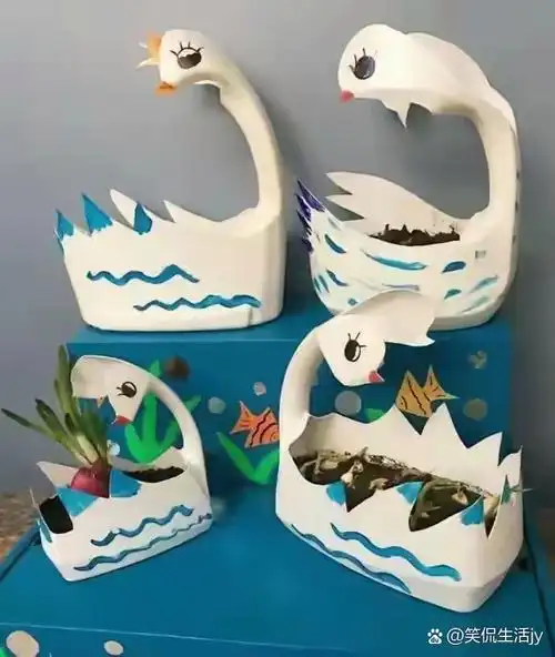 今天媳妇把用完的洗衣液塑料瓶,居然能做成精美的花瓶!