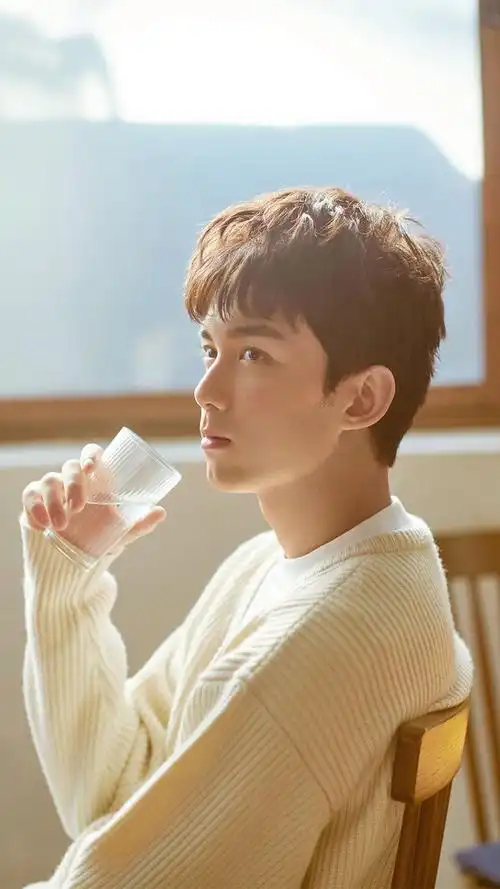 吴磊阳光帅气手机壁纸图片