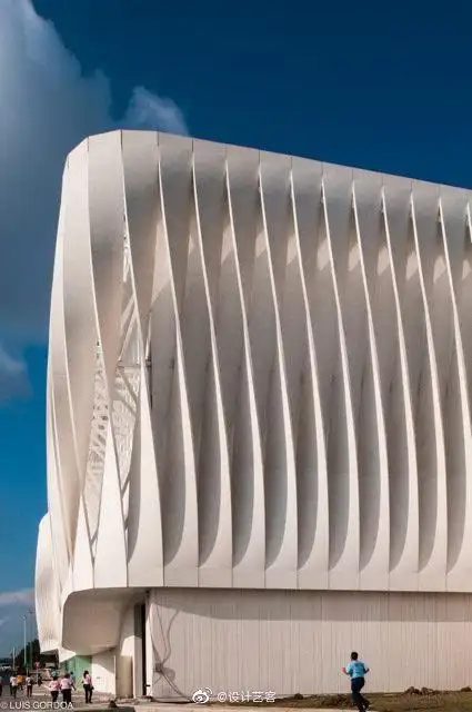 建筑外立面设计,波纹造型 .