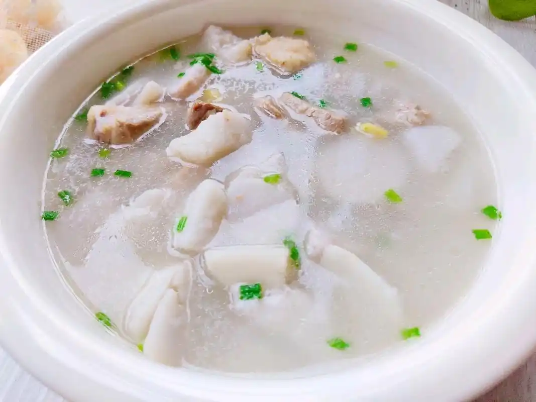 想不想喝软糯鲜香芋头排骨汤,想的话,就快来和我学上几招吧