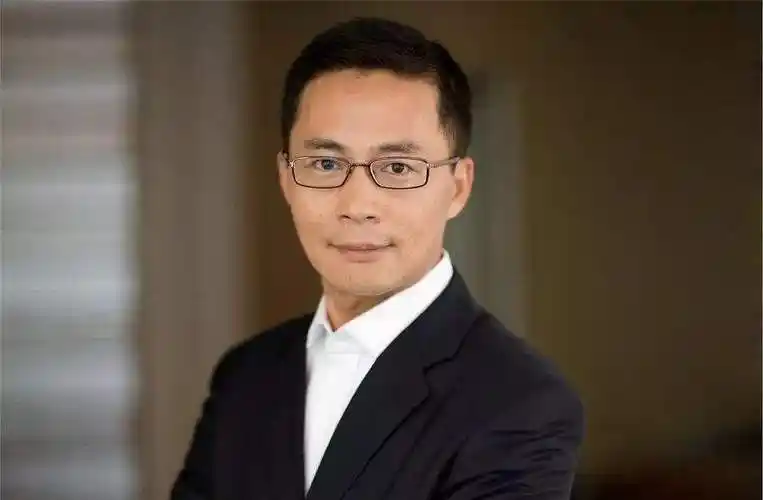 汪潮涌,原名汪超涌,湖北省黄冈市蕲春县张塝镇瓢铺村人.