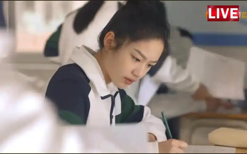 学霸夏林希错过分班英语听力考试依然实力蝉联年级第一