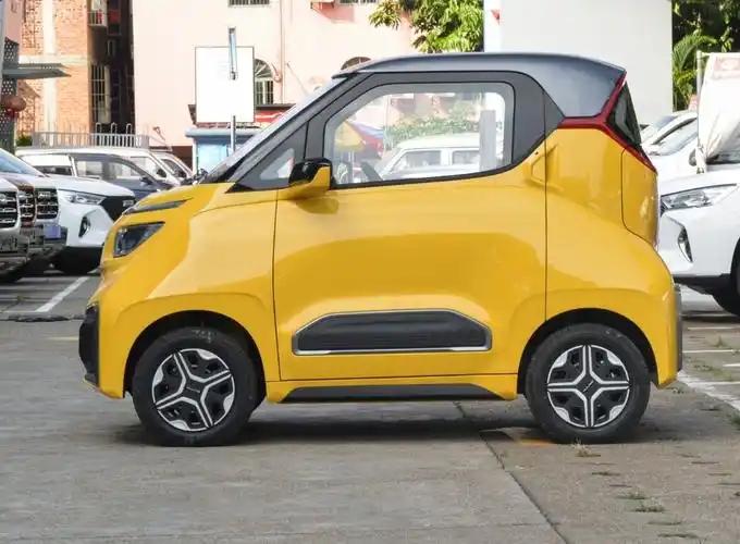 五菱的代步车,新车nanoev车长2米5,配2座续航305km,4.98万起售