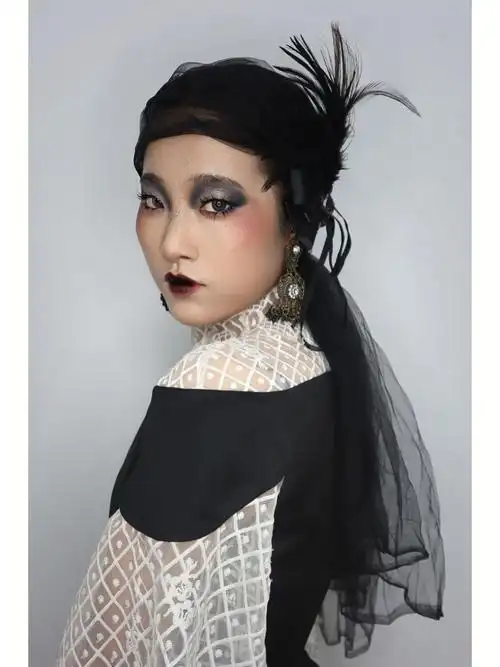 哥特风格妆容发型