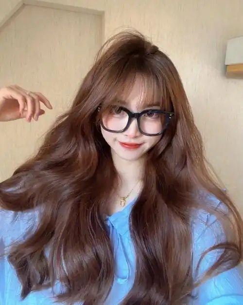 2021年最火最显白的奶茶色西安染发西安烫发西安接发西安剪发西安发型