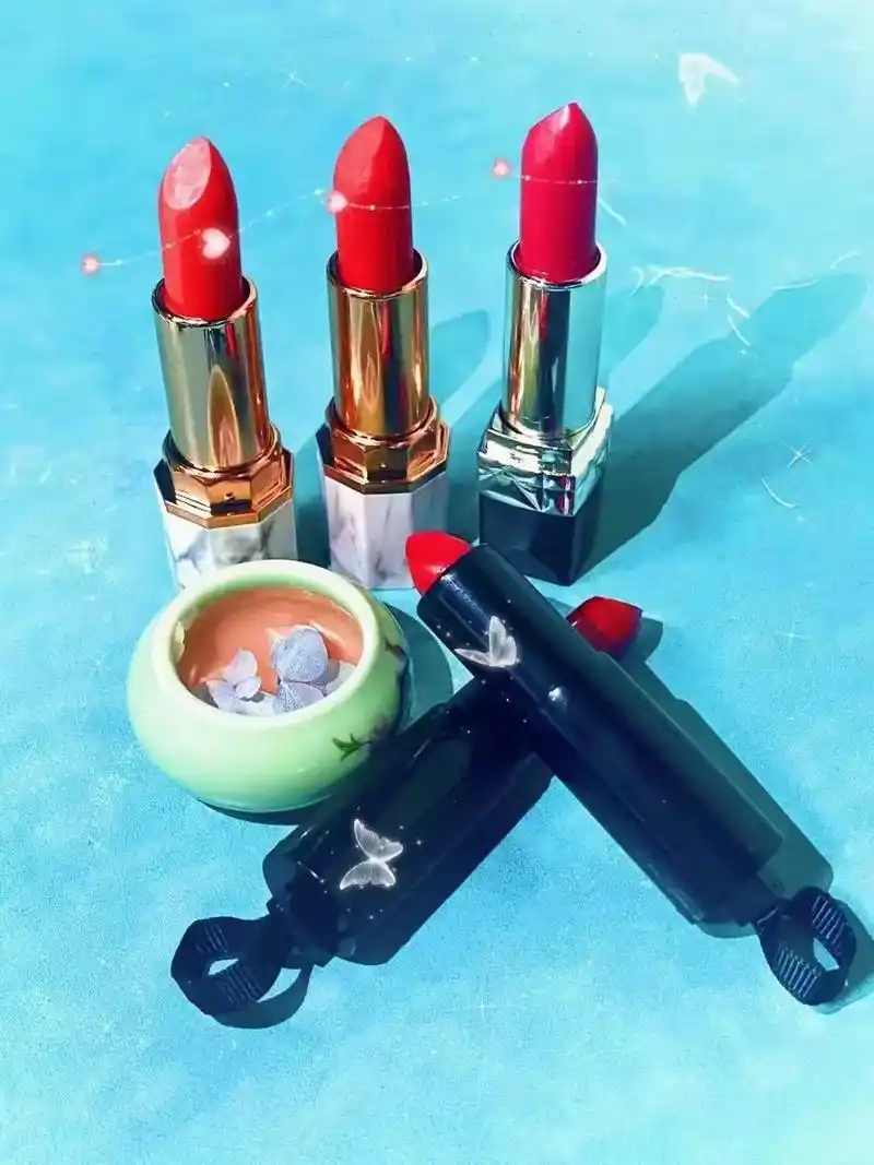 我坚持发手工口红,不是为了让你看到马上就买,而是让你知道我在 - 抖