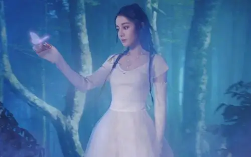 迪丽热巴亮片鱼尾裙高清桌面壁纸