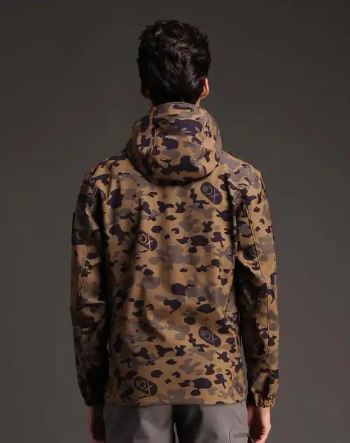 男款沙漠迷彩防风软壳衣