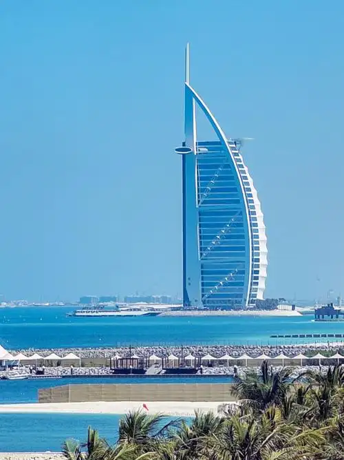 在不同的地理位置上和不同的角度,拍出不一样的帆船酒店的美.