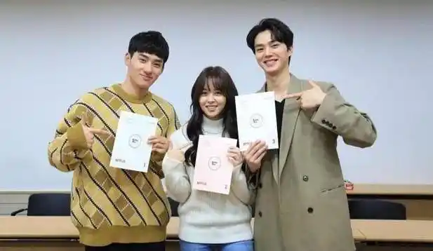 恋爱铃2女主感情走向成迷,暖男骑士郑家蓝or深情王子宋江选谁_观众