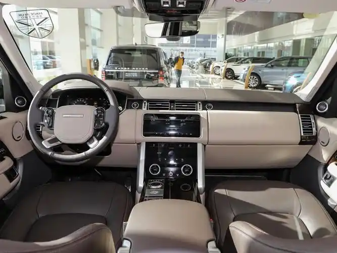 路虎  3.0 l6 400ps 大中控全景