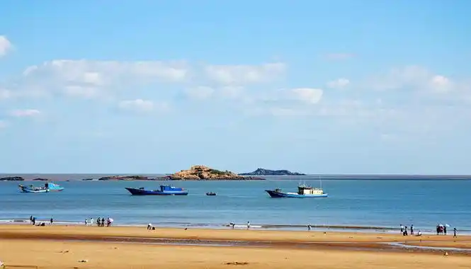 p>位于 a href="#" data-lemmaid="366980">十里金沙景区 /a>的中心