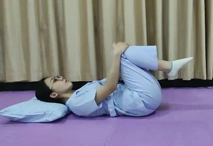 疫情宅家,8个护腰动作学起来_腰部_腰椎_锻炼